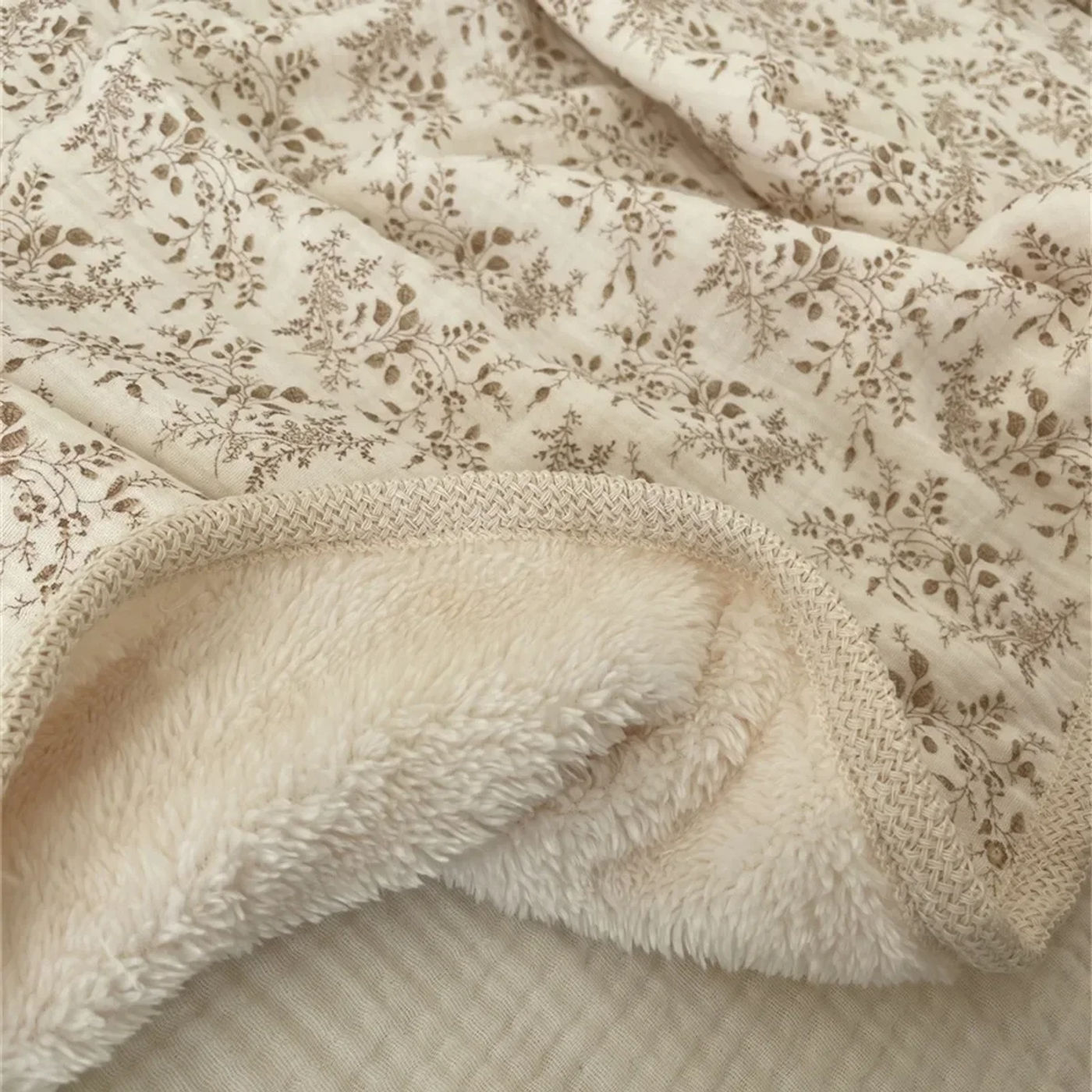 Description Picture 5 of itemFloral Print Fleece Baby Blanket Newborn Cotton Swaddle Winter Baby Bedding Items Stroller Cover Kids Blanket Mother Kids