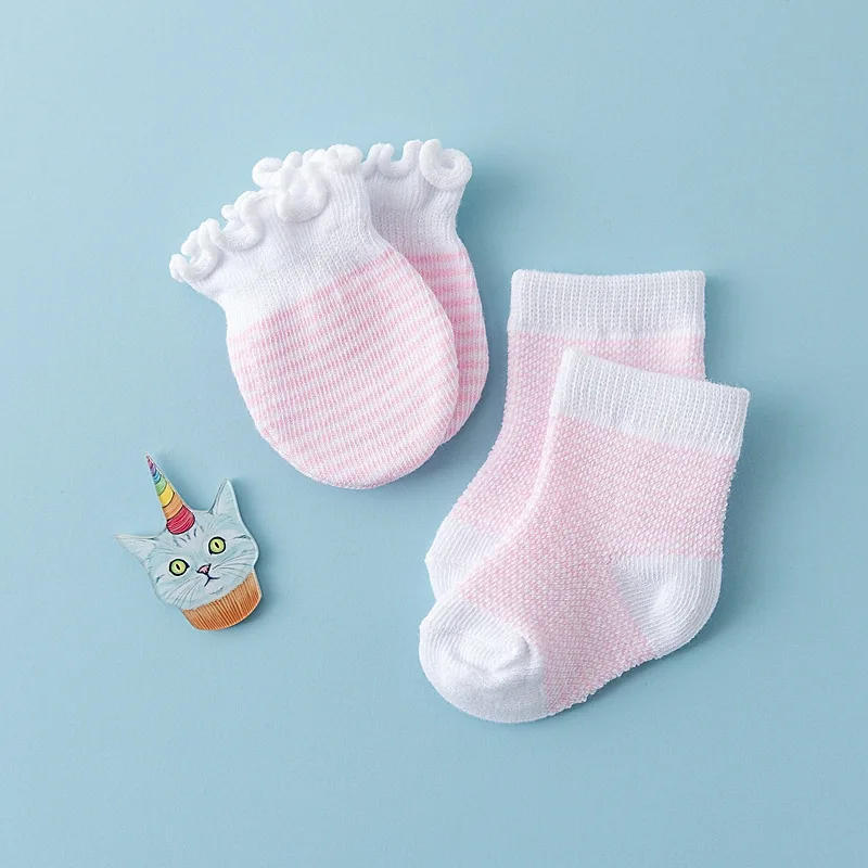 Description Picture 4 of itemCotton Baby Socks 4 Pairs Newborn Gloves Socks Set Spring Anti Scratch Bite Gloves Photography Props Infant Boys Girls Accessori