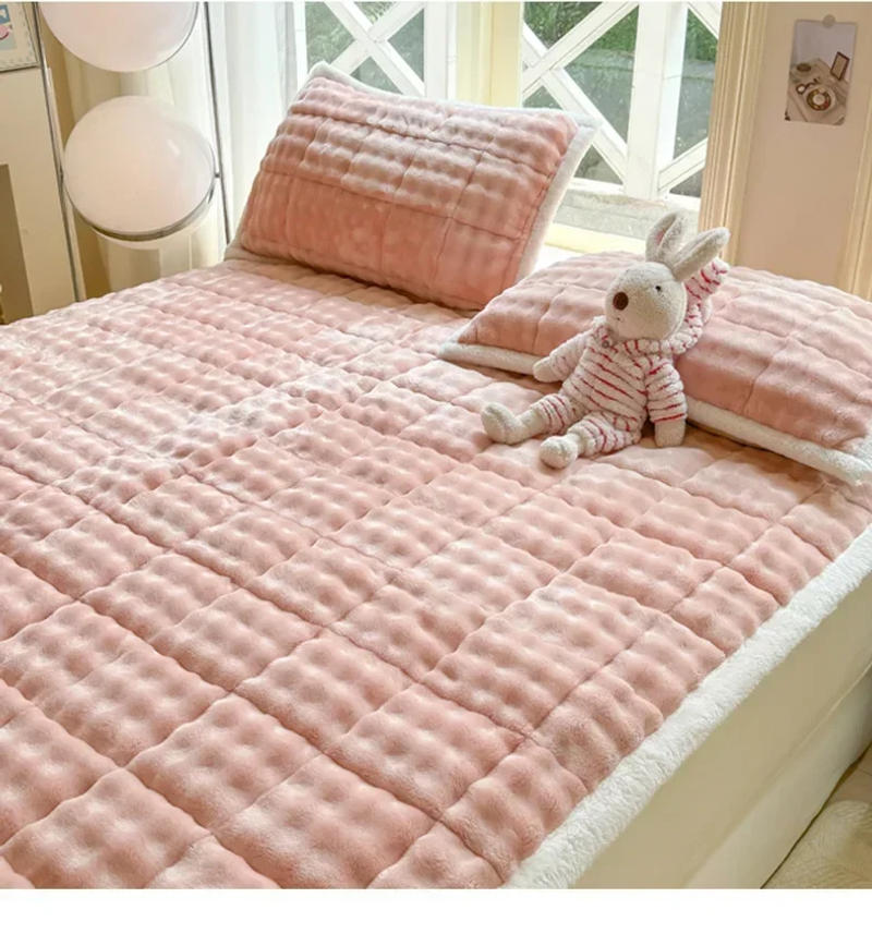 Description Picture 6 of itemWinter Warm Plush Mattress Toppers Super Soft Single Double Foldable Milk Velvet Thicken Fitted Bed Sheet Bed Cover Tatami Mat