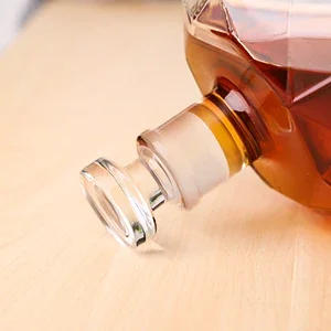 Description Picture 4 of item1000ml Whiskey Decanter glass diamond wine bottle with Wooden Holder Airtight Stopper Suitable for all kinds of alcohol Gift
