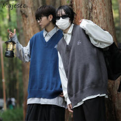 Men Sweater Vest Preppy Embroidery V-neck All-match Vintage Knitwear Korean Stylish Fashion Baggy Unisex Simply Harajuku Casual
