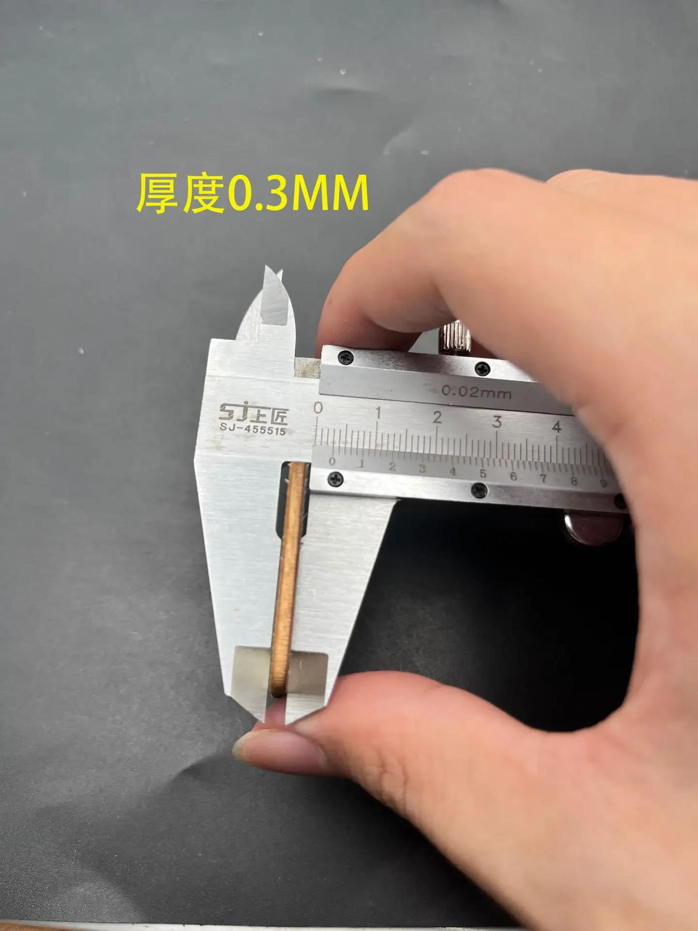 Description Picture 5 of item25/50/100Pcs Blank Wooden Hanging Label with Rope Unfinished Wood Slice Gift Tags Wedding Party Decor DIY Bookmark Crafts