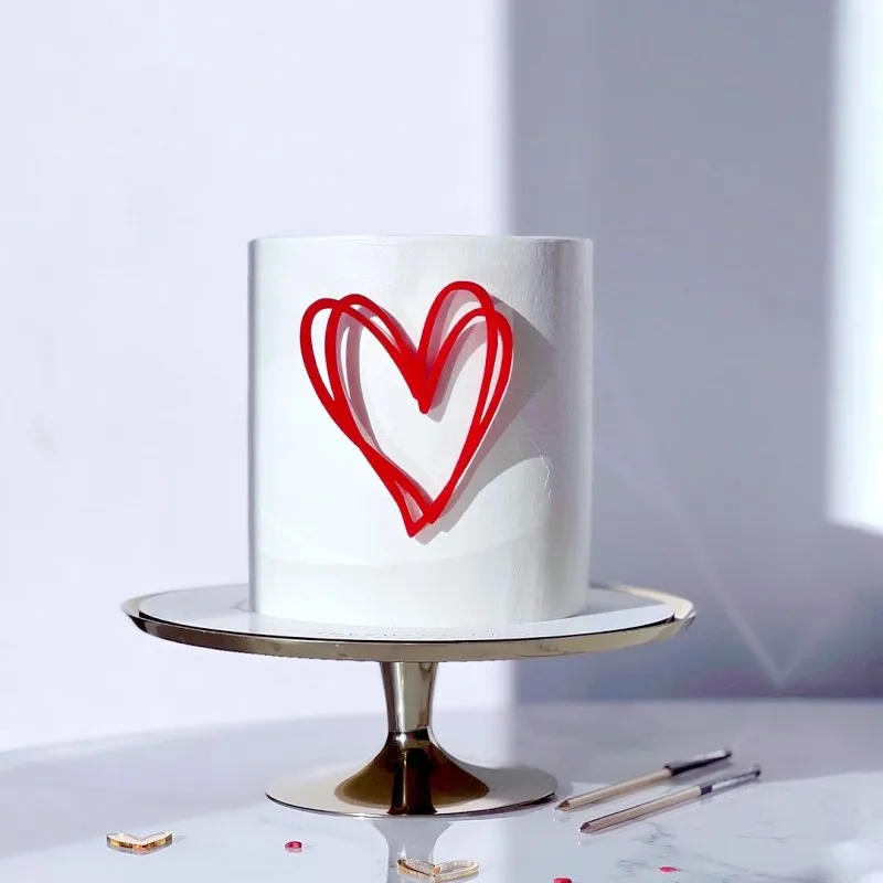 Description Picture 4 of itemLove Wedding Cake Topper Gold Red Love Heart Acrylic Topper for Wedding Anniversary Party Supplies Cake Decorations 8cm Width