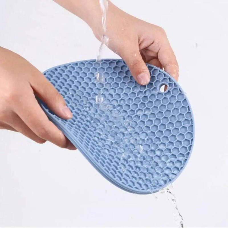 Description Picture 6 of itemRound Honeycomb Shaped Mats Non-slip Table Mat Heat Resistant Silicone Trivet Mat for Kitchen Accessories