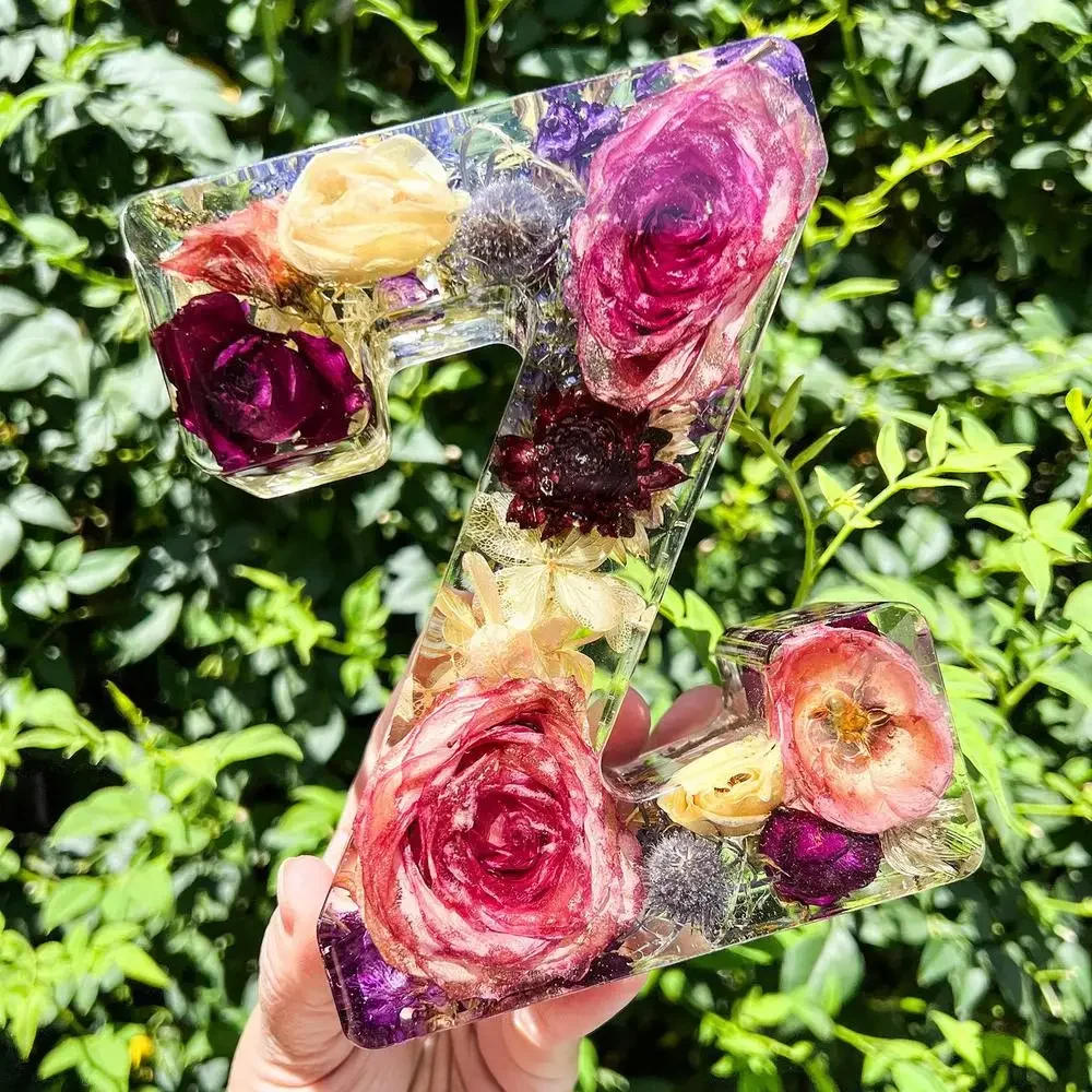 Description Picture 6 of itemFloral Letter Night Light Alphabet Letter LED Lights Luminous Number Lamp Decorative Resin Lamp With Initial Letter & Dry Flower