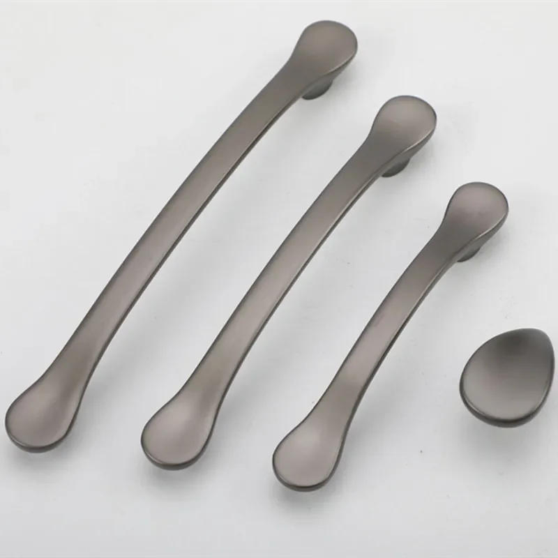 Description Picture 6 of itemNordic Light Luxury Gold Handle Modern Simple Cabinet Door