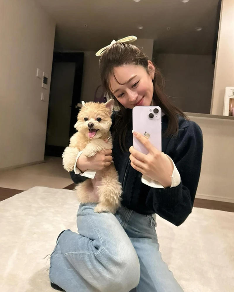 Description Picture 3 of itemJapanese Style Gray Short Knitted Cardigan Jacket Women's Autumn Winter Elegant Fake Two-piece Shirt Leader Splicing Sweet Coat