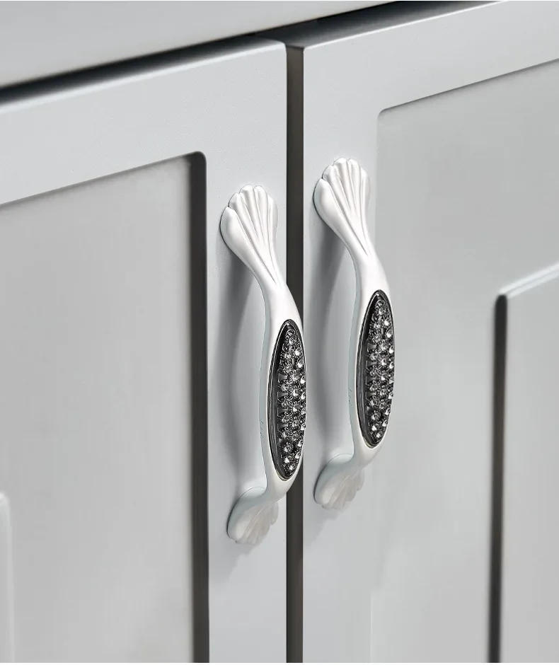 Description Picture 6 of itemHandles Drawer Cabinet Furniture Kitchen Handles for Cabinet Knob Door Drawer Furniture Kitchen Knob White and Silver Hardware