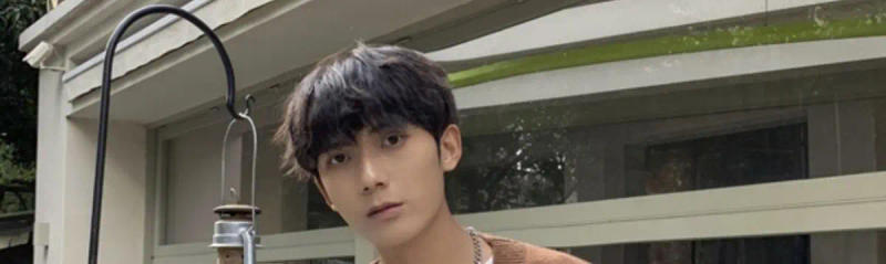 Description Picture 3 of itemJapanese Retro Solid V-neck Cardigan Sweaters Winter Loose Casual High Street Sweater Men Tops Overcoat Male Clothes