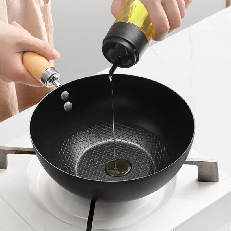 Description Picture 4 of itemNon-stick iron pan frying pan with lid uncoated gas stove induction cooker universal stew pot cookware handmade steak wok pan