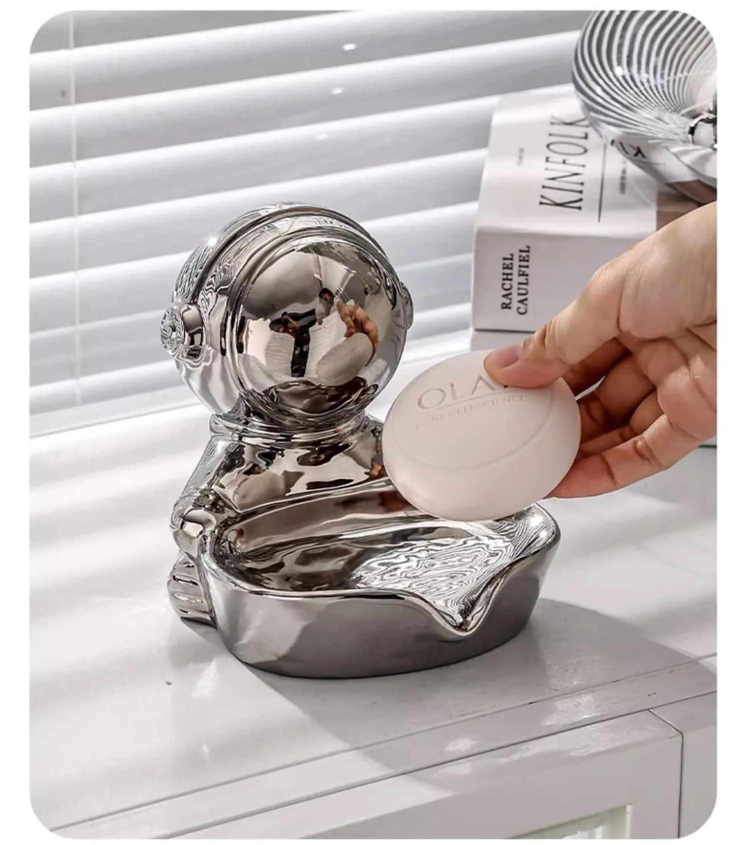 Description Picture 4 of itemCeramic Soap Dish Creative Astronaut Decoration Soap Box Soap Holder Household Bathroom Accessories Soap Storage Container