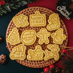 Christmas Mini Cookie Cutter Mold Plastic 3D Santa Elk Gingerbread Man Cartoon Biscuit Stamp Pastry DIY Cake Decorating Tools