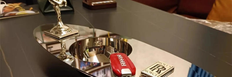 Description Picture 4 of itemPresident's ultra luxurious Rolls Royce stainless steel decorative cigar ashtray, trendy decorative ornaments