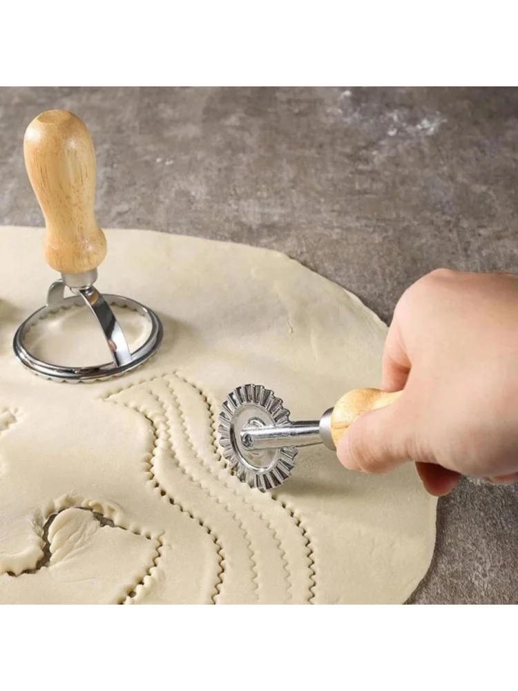 Description Picture 4 of item1pcs Baking Cookie Cutter Biscuit Maker Mold Pizza Cutting Wheel Tools MouldsAluminium Alloy Ravioli Pasta Tools Square Cutters