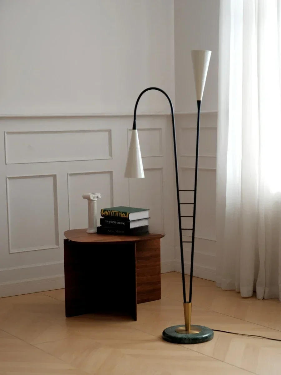 Description Picture 3 of itemMedieval Vintage Floor Lamp Medieval Vintage Living Room Live Background Light торшер напольный lampara de pie salon stehlampe조명