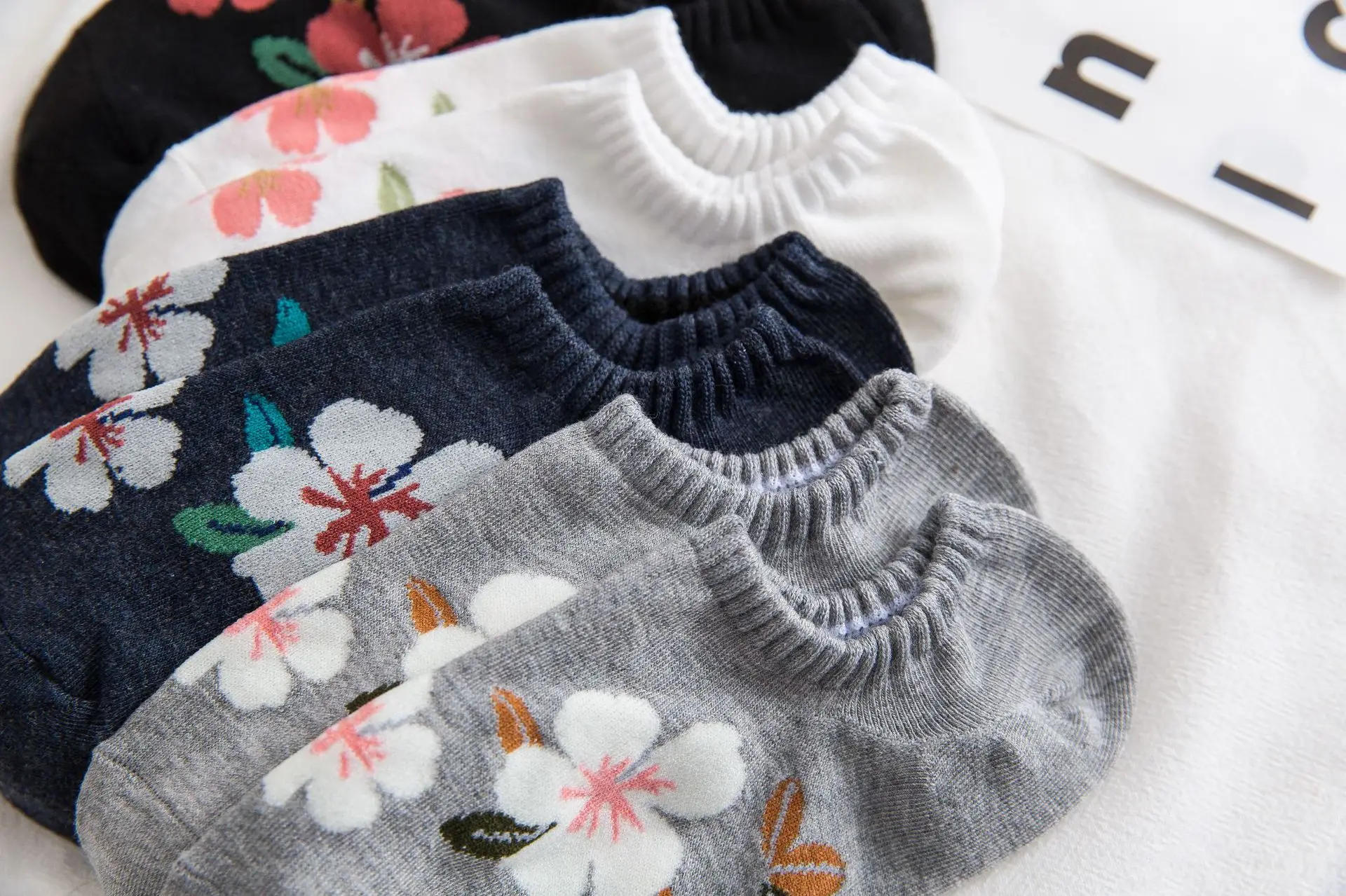 Description Picture 3 of itemJapanese Kawaii Cute Sock Slippers Women Cotton Invisible No Show Socks Floral Print Silicone Anti-slip Low Cut Ankle Boat Socks