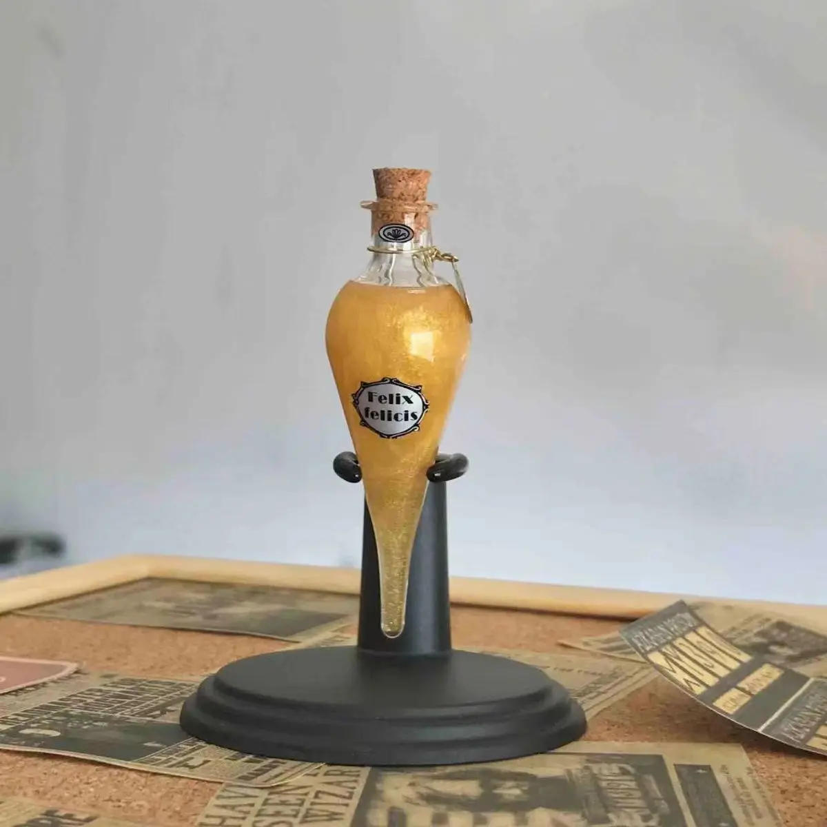 Description Picture 5 of itemFelix Felicis Potion Magical Liquid Luck Color Changing Glass Potion Bottle Home decoration Hanging Ornaments