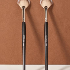 Powder blusher high gloss brush, soft hair, no powder, easy to apply makeup, novice powder blusher makeup brush, beauty tool