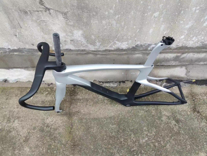 Description Picture 5 of itemSilvery Black T1100 UD Carbon Fiber Disc Rim Brake Frame F14 Carbon Road Bike Frame Racing Bicycle Frameset BB68 With Handlebar