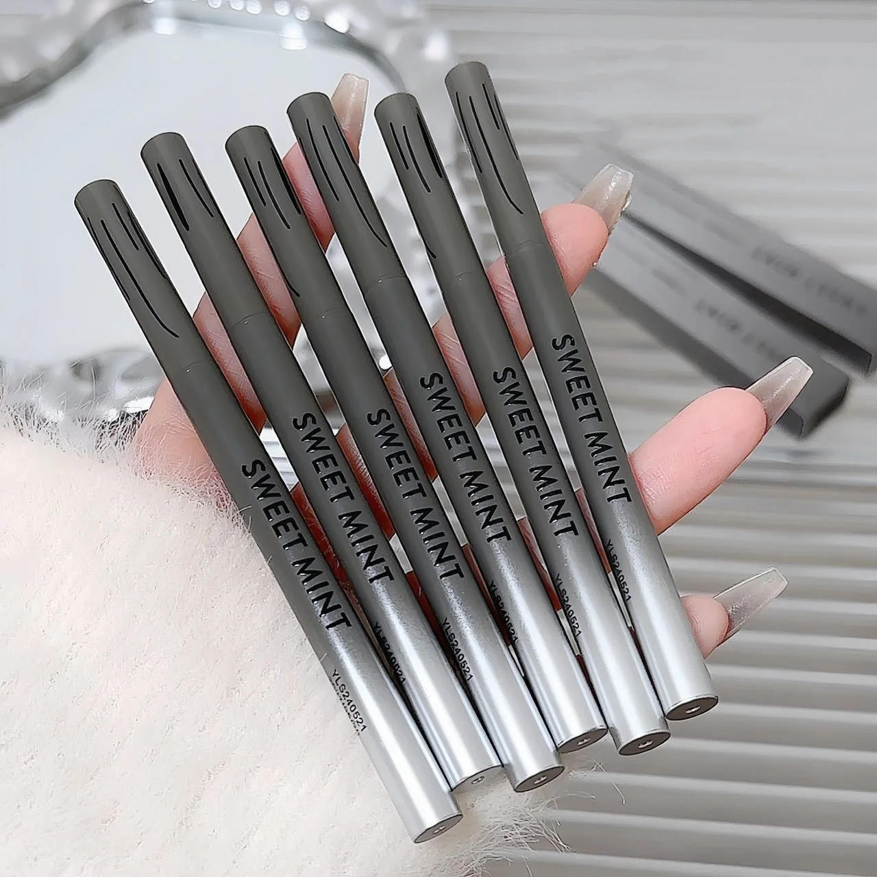 Description Picture 2 of itemSexy Rose Red Eye Liner Pencil Natural Matte Wine Red Lying Silkworm Eyeliner Easy To Color Waterproof Eye Make Up Cosmetics 1pc