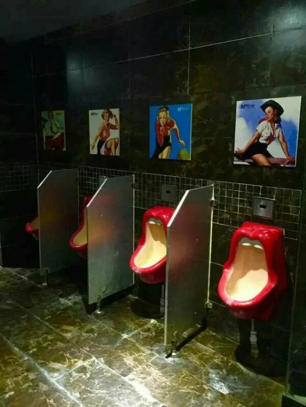 Description Picture 5 of itemIntegrated Wall Hanging Personality Urine Cup Fashion Urinal Design Customization Distinctive Urinal Diaper Cover