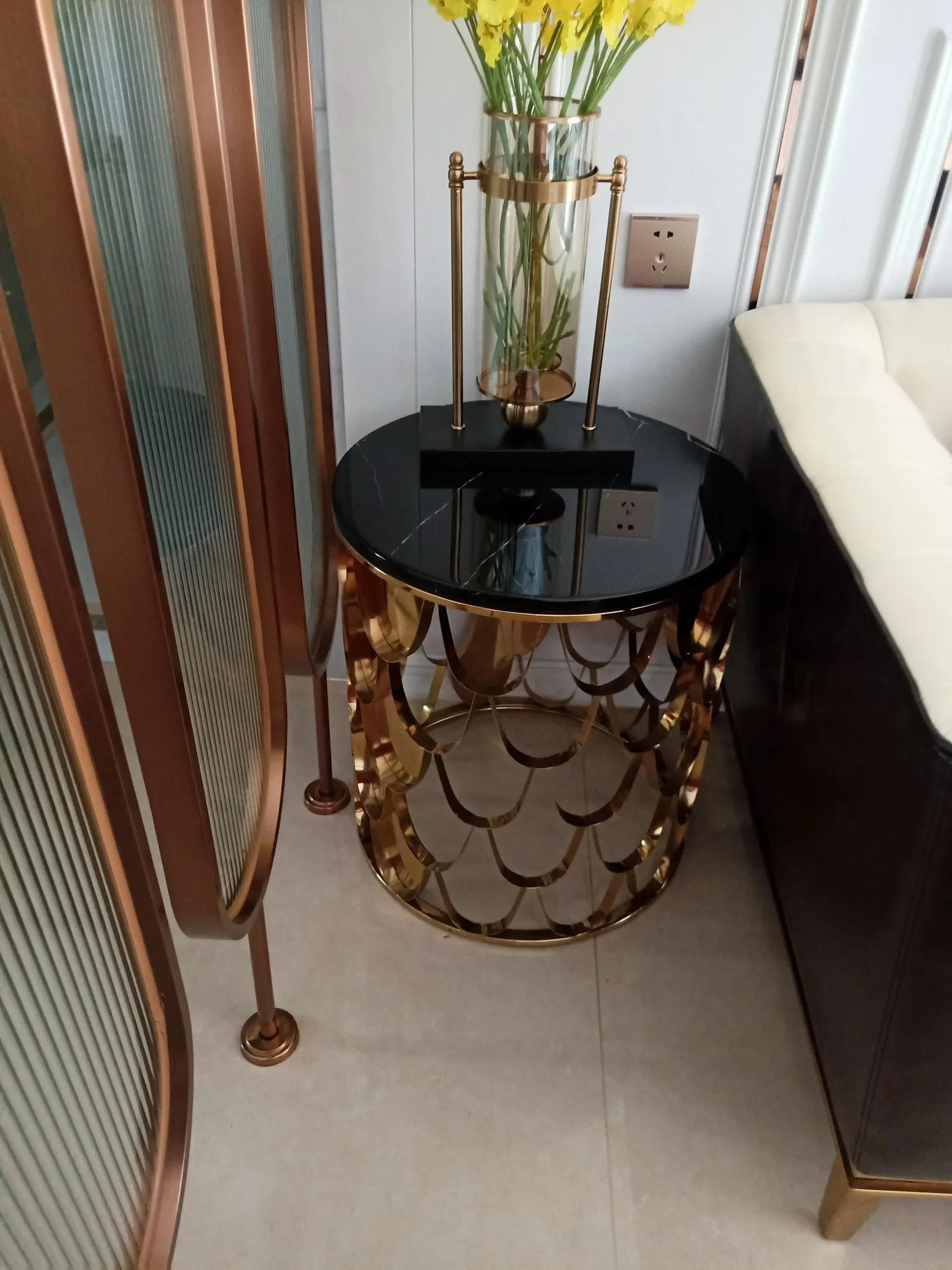 Description Picture 4 of itemNordic Light Luxury Metal Coffee Tables Home Furniture Living Room Designer Fish Scale Side Table Bedroom Creative Bedside Table