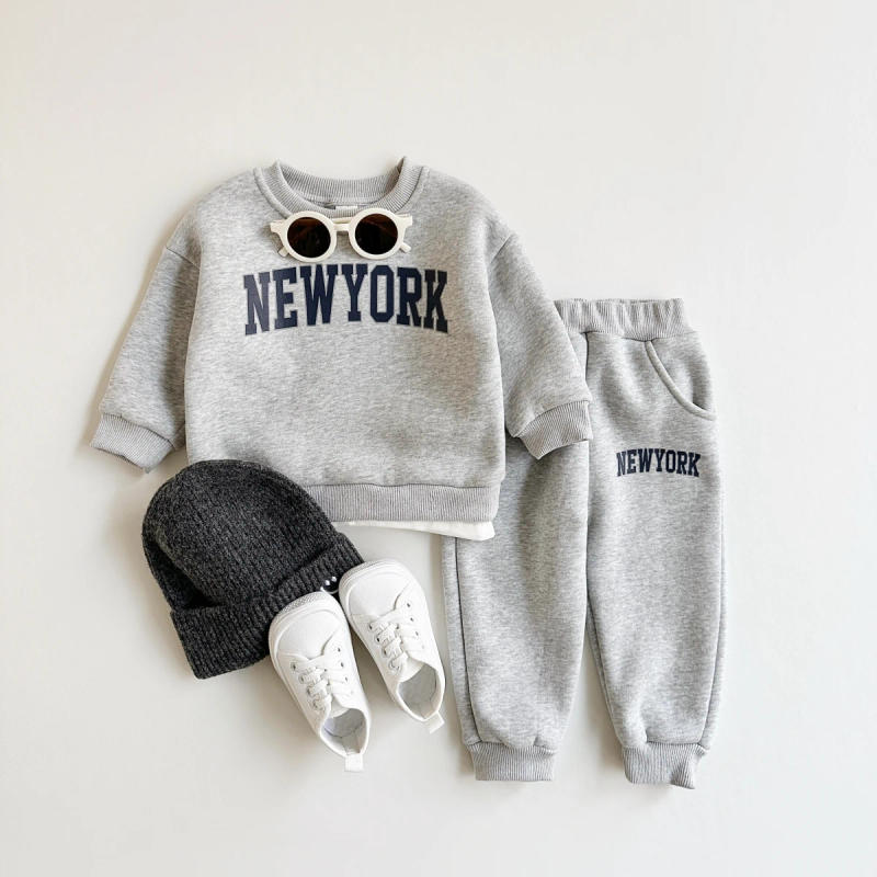 Description Picture 4 of item2Pcs Baby Clothing Set Boys Girls NewYork Print Sports Top Pants Suit Sweatshirt Winter Toddler Outfit Thick Newborn Clothes