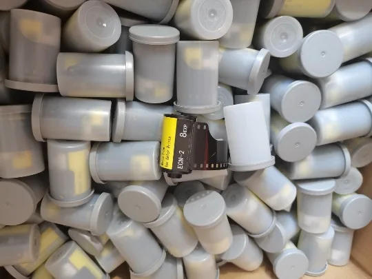 Description Picture 4 of item35mm ECN-2 color film Negative Film ISO200 35mm 8EXP Camera Color Film Roll For 135 Cameras NT High quality Type-135 Color Film