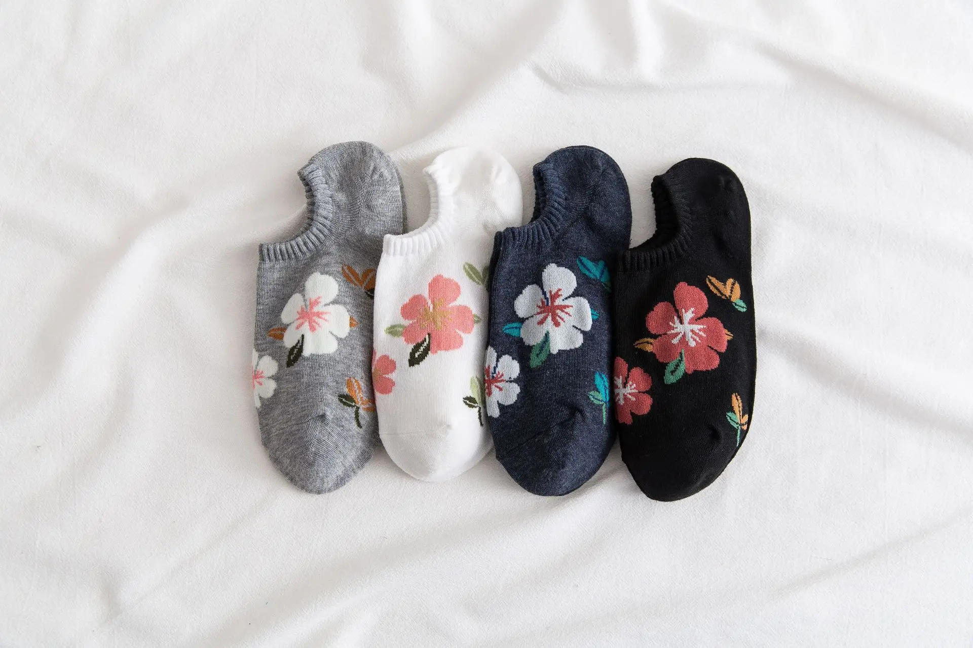 Description Picture 2 of itemJapanese Kawaii Cute Sock Slippers Women Cotton Invisible No Show Socks Floral Print Silicone Anti-slip Low Cut Ankle Boat Socks