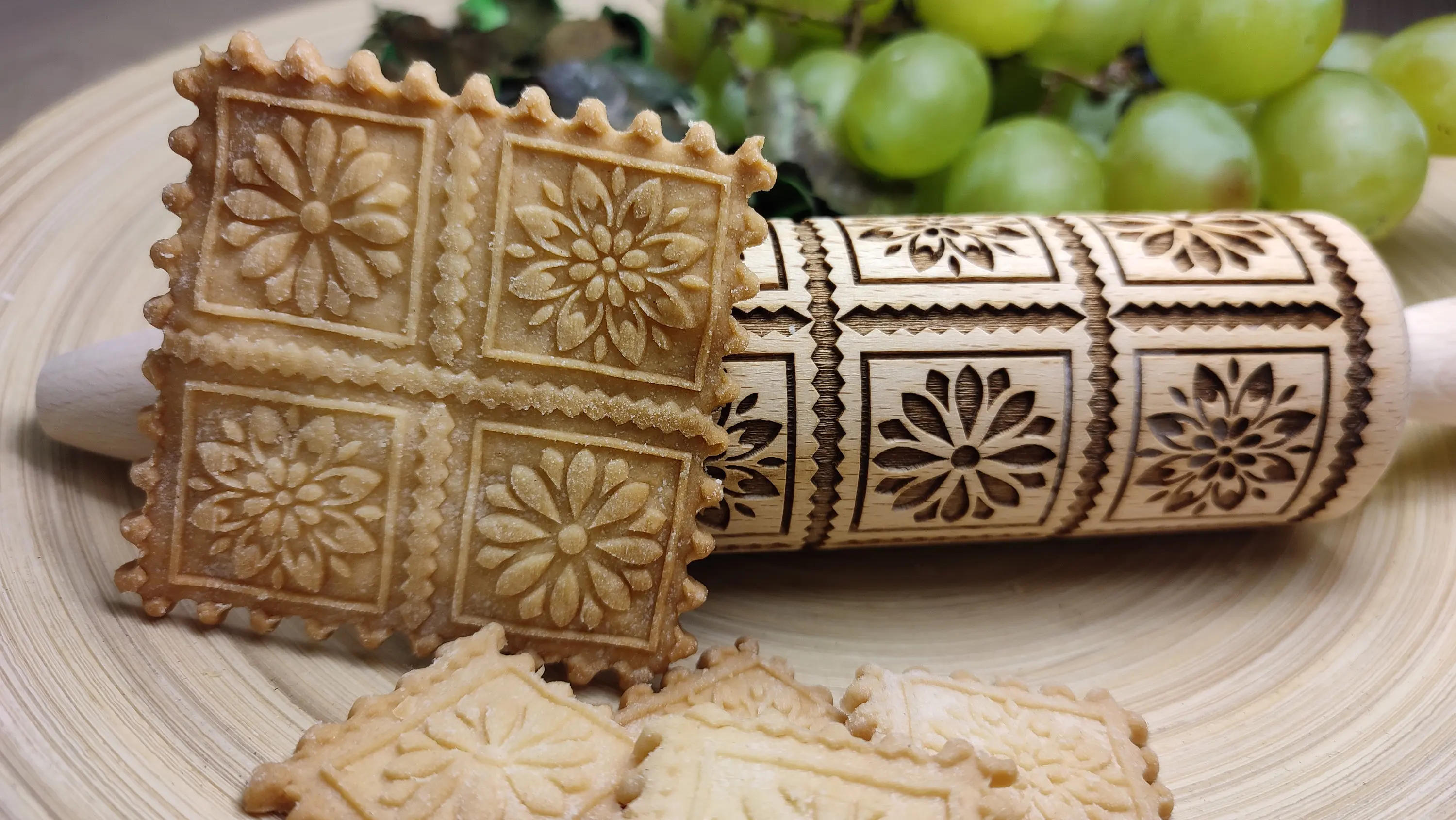 Description Picture 6 of itemprinting Rolling Pins Rock Snowflake Elk Wooden  Embossing Baking Cookies Biscuit Fondant Cake Patterned Roller 35*4.5cm