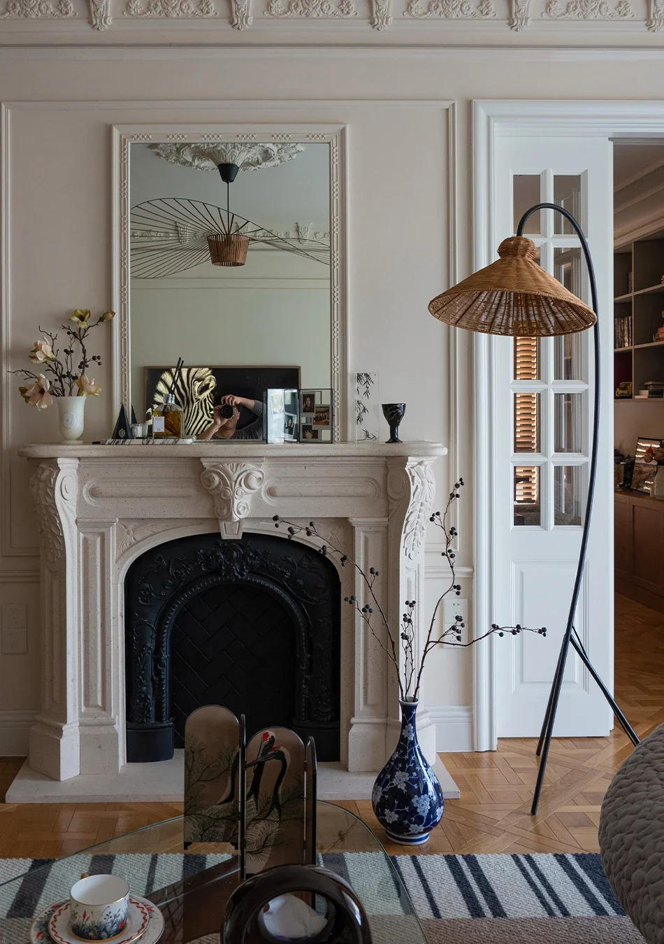 Description Picture 3 of itemRattan floor lamp living room sofa French medieval cream wind retro desk  fishing مصباح ارضيמנורה עומדת світильник플로어 램프