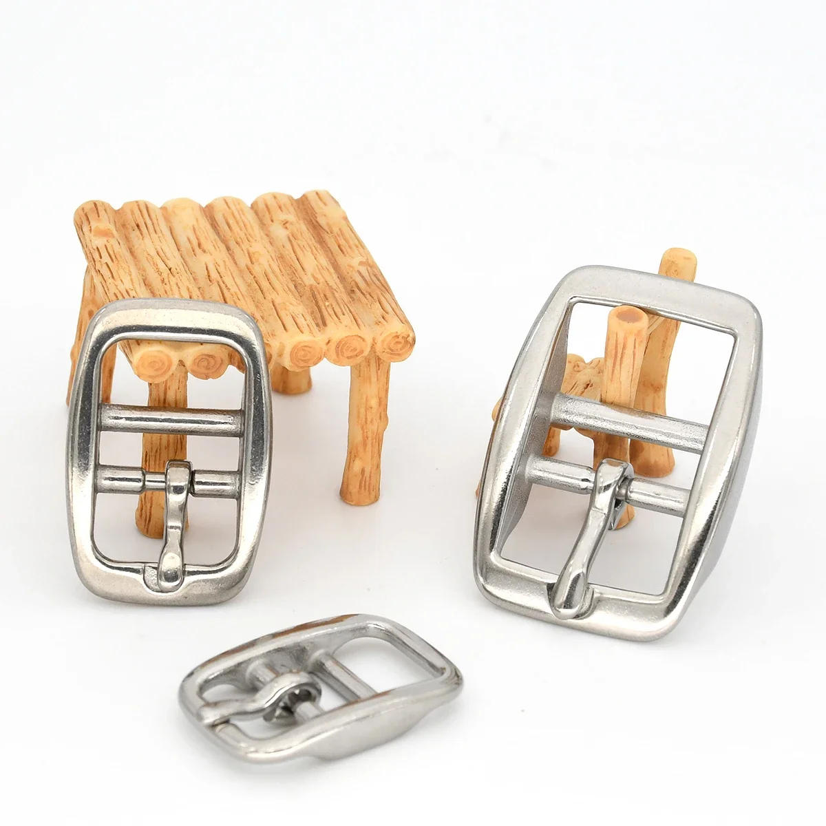 Description Picture 4 of itemStainless Steel Belt Buckle Center Bar Adjustable Single Pin Buckle Leathercraft Strap Parts Horse Halter Harness Accessories