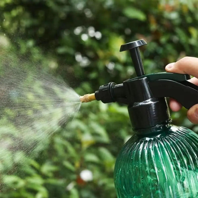 Description Picture 6 of itemNew 1.5L Flower Watering Pot Spray Nozzle Large Capacity Pressure Sprayer Manual Air Pressure Garden Tools Spray Bottle