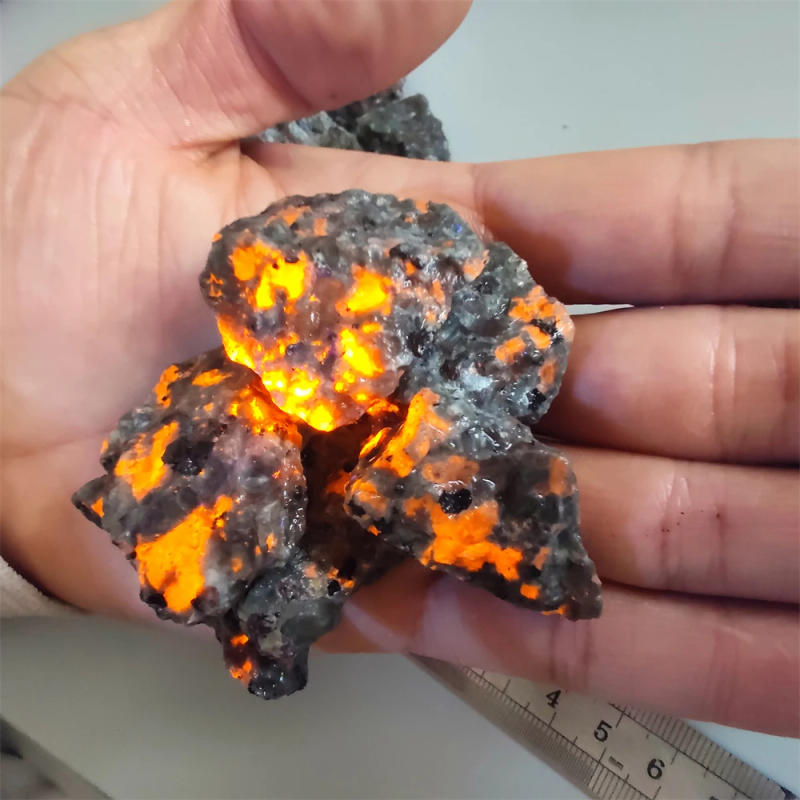 Description Picture 6 of itemNatural Yooperlites Flame Stone Syenite Decor Stone Fluorescent Sodalite Mineral Rough Crystal Long-wave UV Collection Specimens