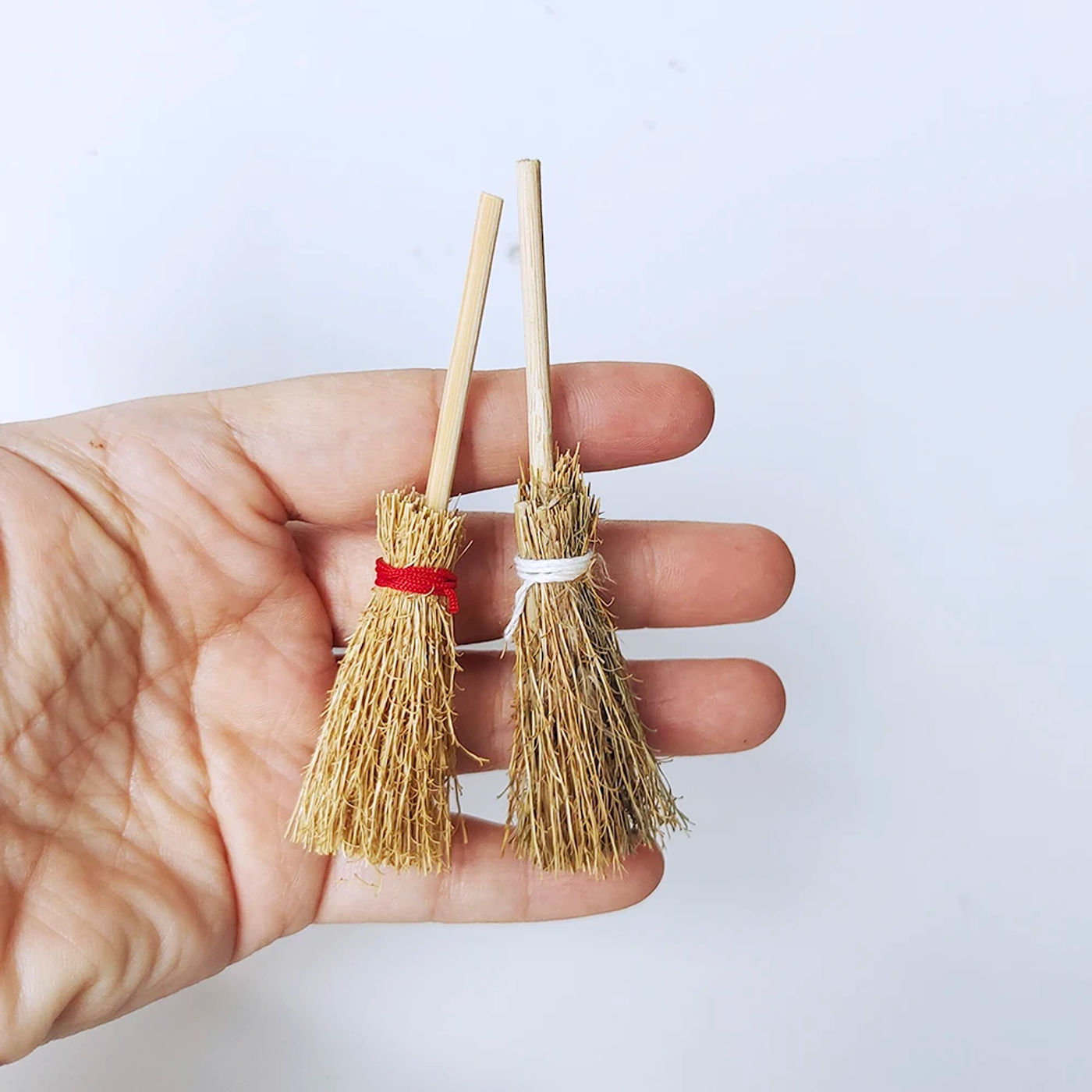 Description Picture 3 of item10pcs Mini Broom Witch Straw Brooms DIY Hanging Ornaments for Halloween Party Decoration Costume Props Dollhouse Accessories
