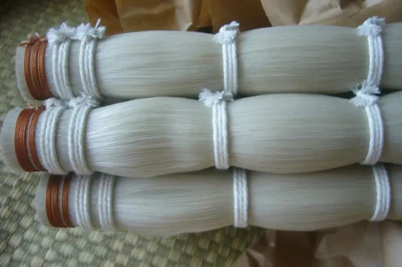 Description Picture 3 of item250 grams Top grade Stallion Siberian horsetail bowhair 78 cm violin viola cello double bass bow horse hair white bow hair