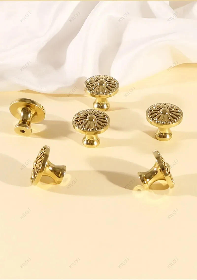 Description Picture 3 of itemLight Luxury Sun Flower Table Lamp Pure Brass Handle Nordic Bright Gold Silver Cabinet Door Wardrobe Drawer All Copper Handle