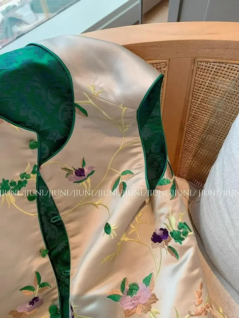 Description Picture 5 of itemNew Chinese Style Song Dynasty Jacquard Vest Vintage Tang Suit Top Women's Loose Fit Long Sleeve Crew Neck Outerwear