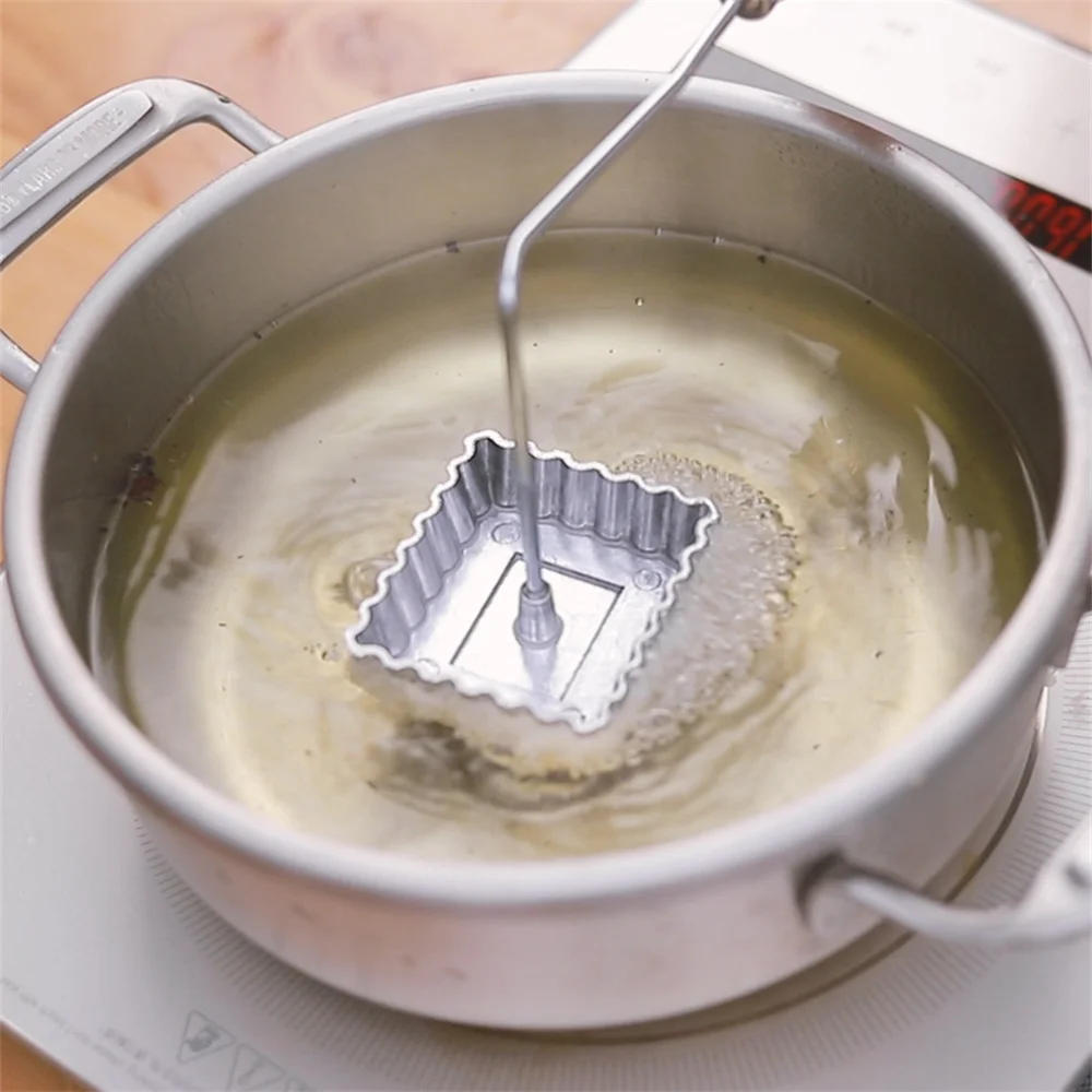Description Picture 5 of itemAluminum Swedish Rosette Iron Maker Waffle Timbale Molds Funnel Cake Ring Maker Cookie Bake Mold Bunuelos Mold Kitchen Tools