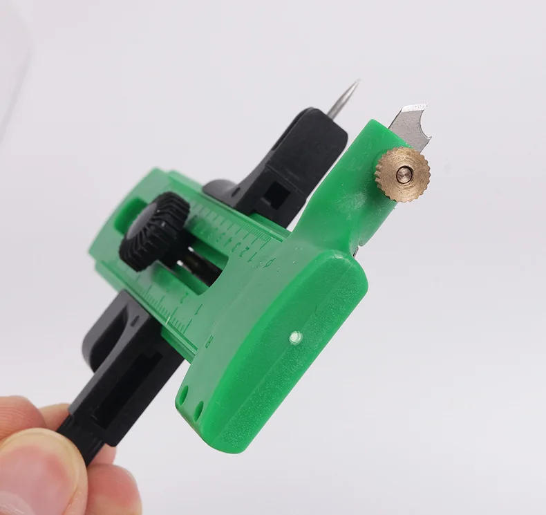 Description Picture 6 of item1pc Compass Cutter Adjustable Circular Cutting Tool for Making Fabric Crafts DIY Scrapbook Art Craft Tool Circle Paper Cutter