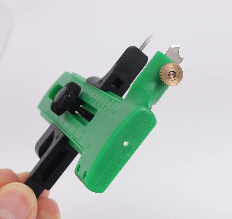 Description Picture 6 of item1pc Compass Cutter Adjustable Circular Cutting Tool for Making Fabric Crafts DIY Scrapbook Art Craft Tool Circle Paper Cutter