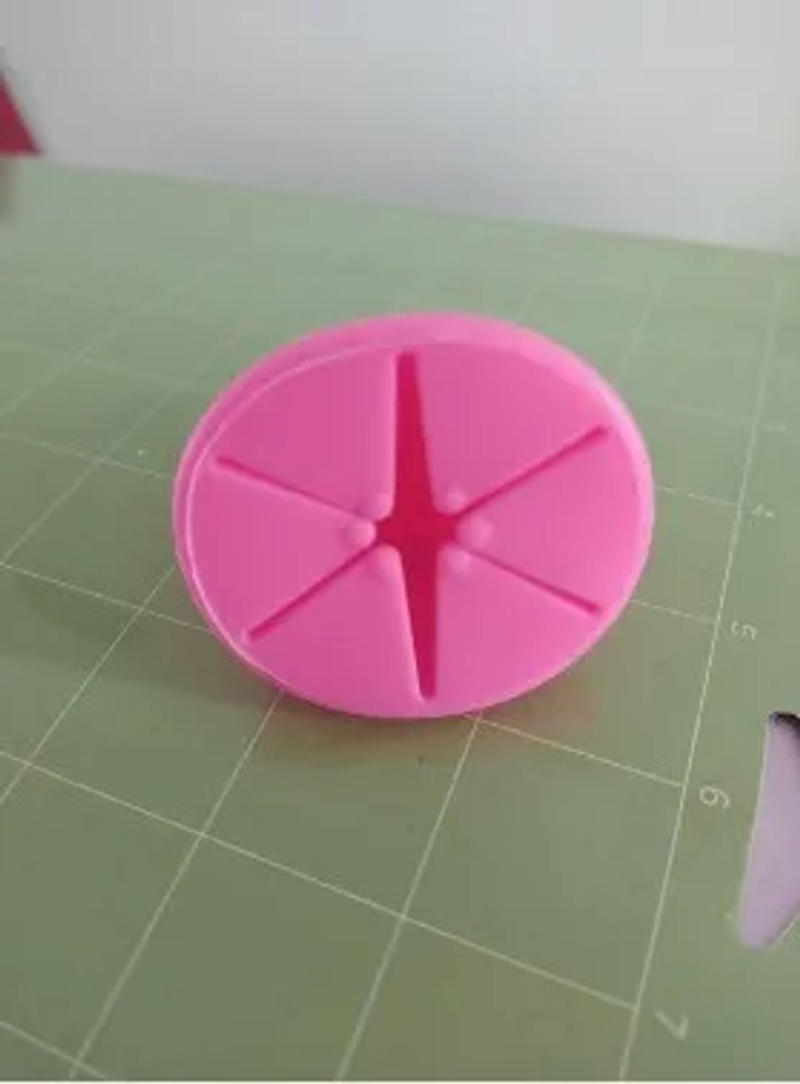 Description Picture 2 of itemVinyl Weeding Scrap Collector Portable Silicone Waste Storage Box For DIY Handicraft Waste Collector Scrapbook Tool Accessories