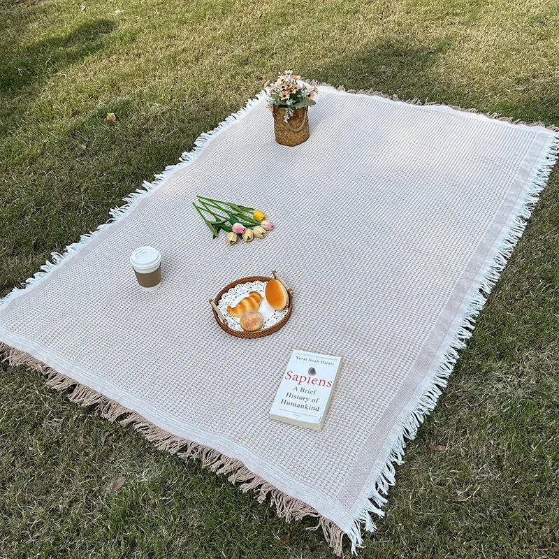 Description Picture 3 of itemCamping Picnic Blanket Outdoor Lawn Mat Camping Equipment Picnic Cloth Tablecloth Moisture-proof Picnic Mat Tent Blanket