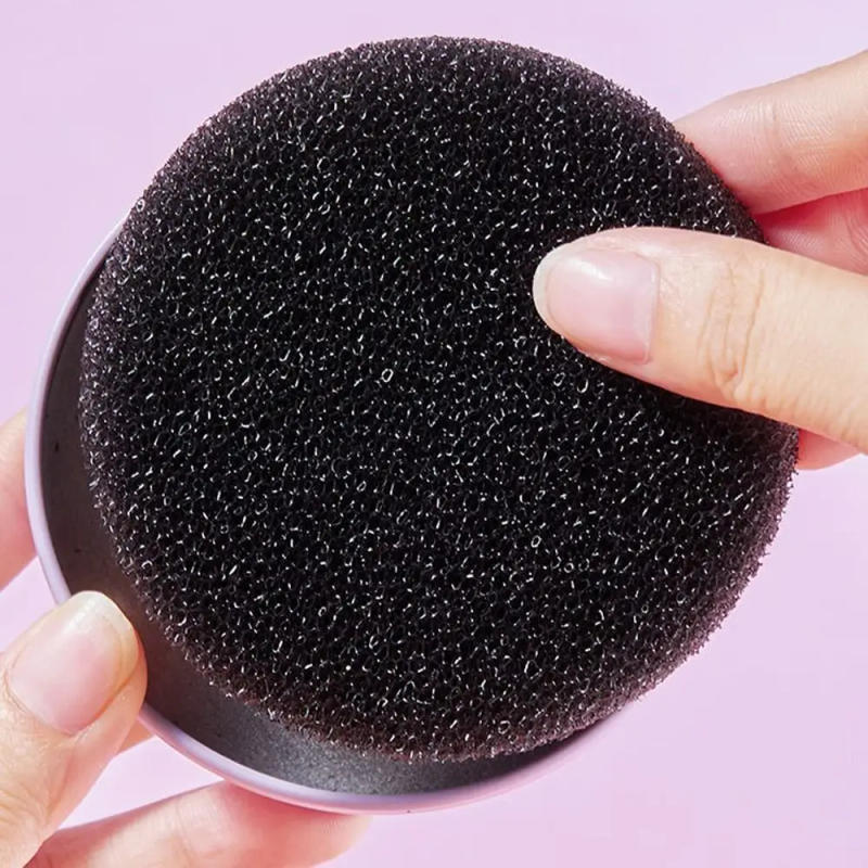 Description Picture 3 of itemPortable Makeup Brush Cleaner Soft Lightweight Makeup Brush Cleaning Box Dry Cleaning Durable Make Up Brush Cleaning Tool Girl