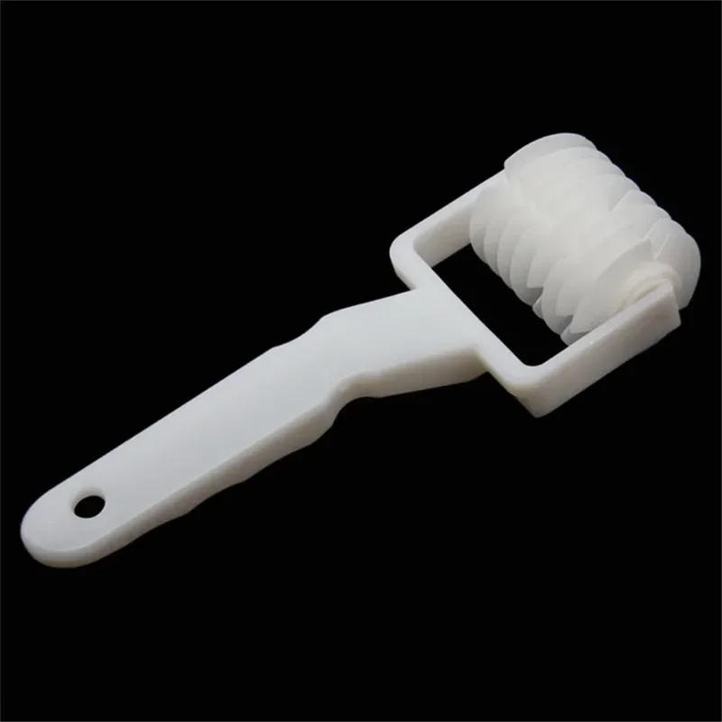 Description Picture 5 of itemPlastic Pastry Pizza Lattice Roller Cutter Baking Tool Pull Net Wheel Knife for Dough Cookie Pie Kitchen Gadgets Baking Tools