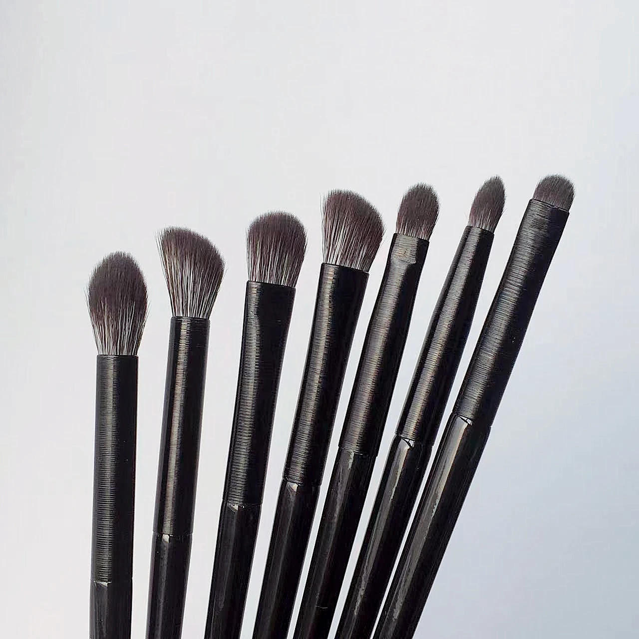 Description Picture 2 of itemLOYBJ Eyeshadow Makeup Brushes Soft Hair Professional Eye Contour Nose Shadow Brush Cosmetic Blending Shader Detail Make Up Tool