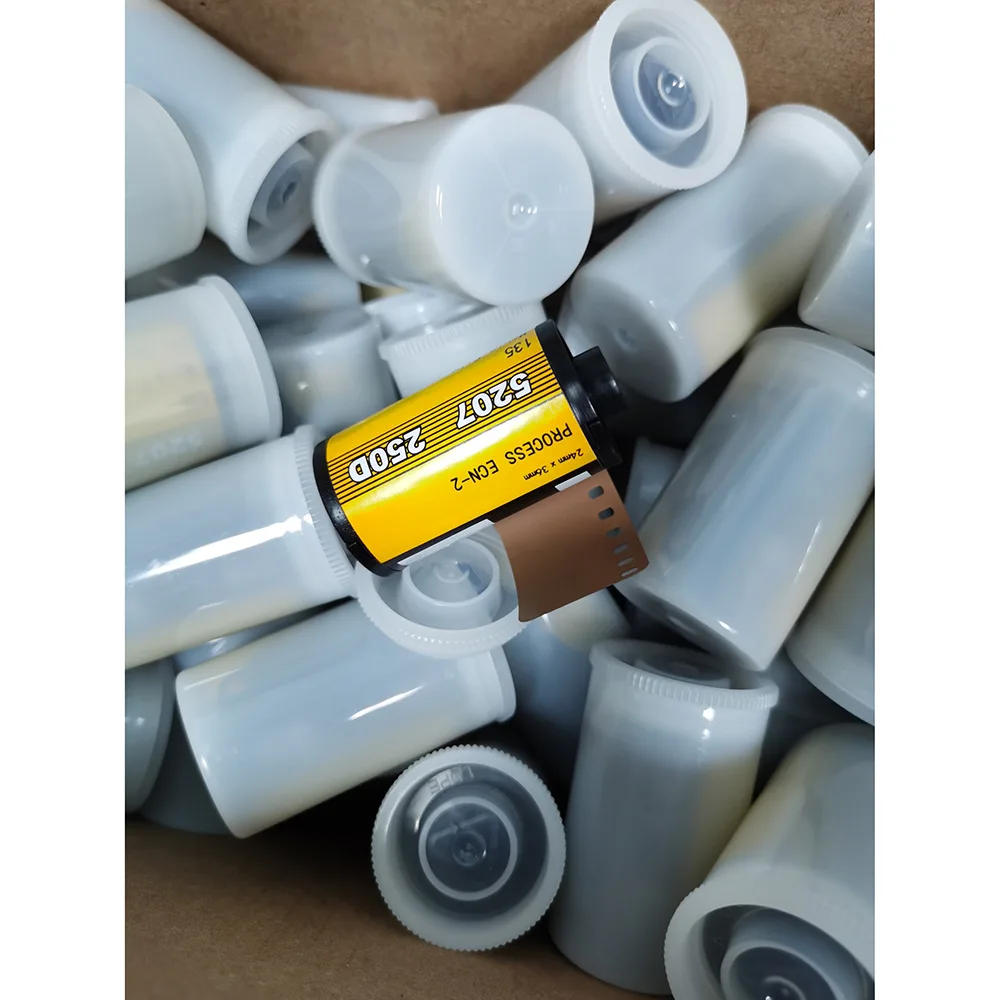 Description Picture 5 of item35mm ECN-2 color film Negative Film ISO200 35mm 8EXP Camera Color Film Roll For 135 Cameras NT High quality Type-135 Color Film