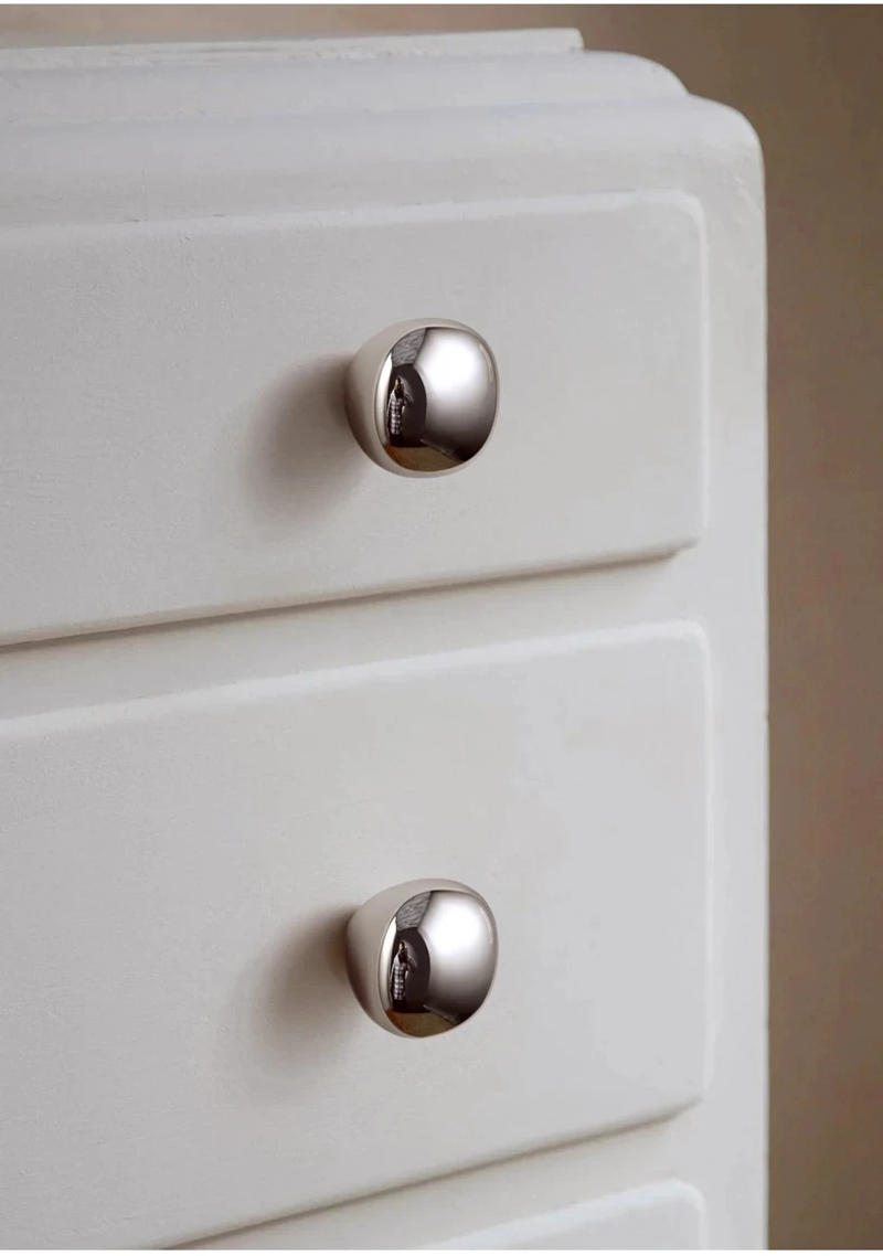 Description Picture 5 of itemTitanium Silver Modern Furniture Handle Solid Brass Pull  High-end Nordic Minimalist Drawer Handle Glossy Silver Kitchen Handle