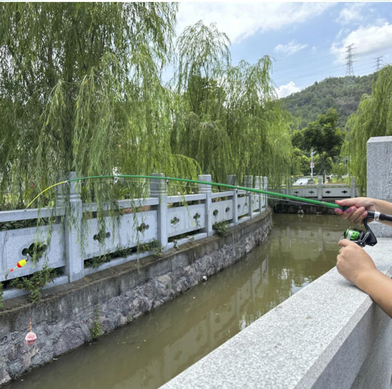 Description Picture 5 of itemFISH KING1.8/2.1m Telescopic Fishing Rod Reel Combo Full Kit Carbon Fiber Rod Pole Spinning Reel Fishing Bag Case Pesca Gear Set