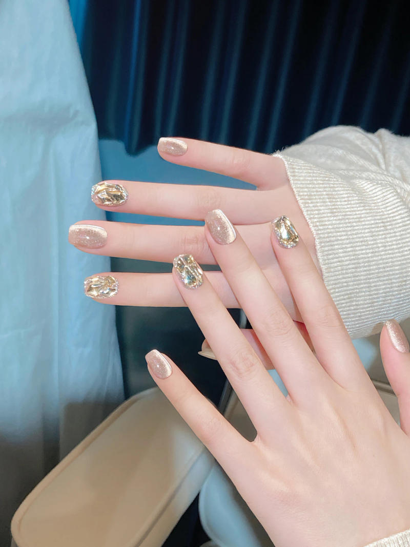 Description Picture 3 of itemSKY CLOUD 10Pcs French Milk Tea Cat Eye Colored Water Rhinestone False Nails Wear Nail Art Vitality Girl Fake Nails Nail Patch 